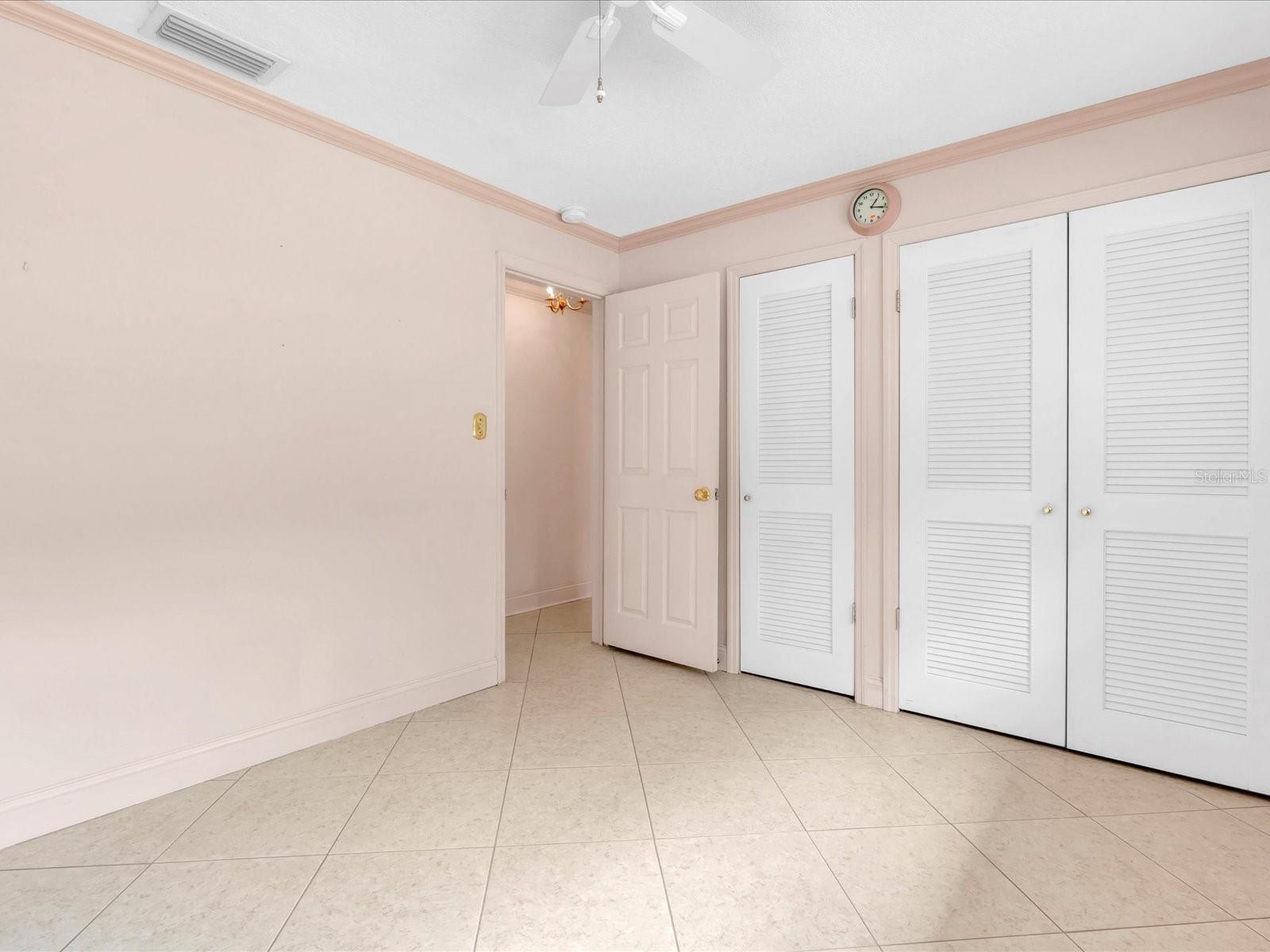 Listing photo id 24 for 8235 39th Avenue N