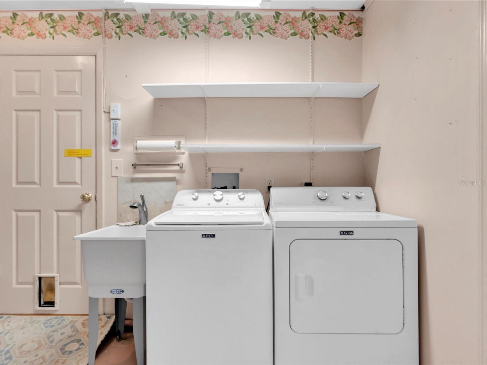 Listing photo id 25 for 8235 39th Avenue N