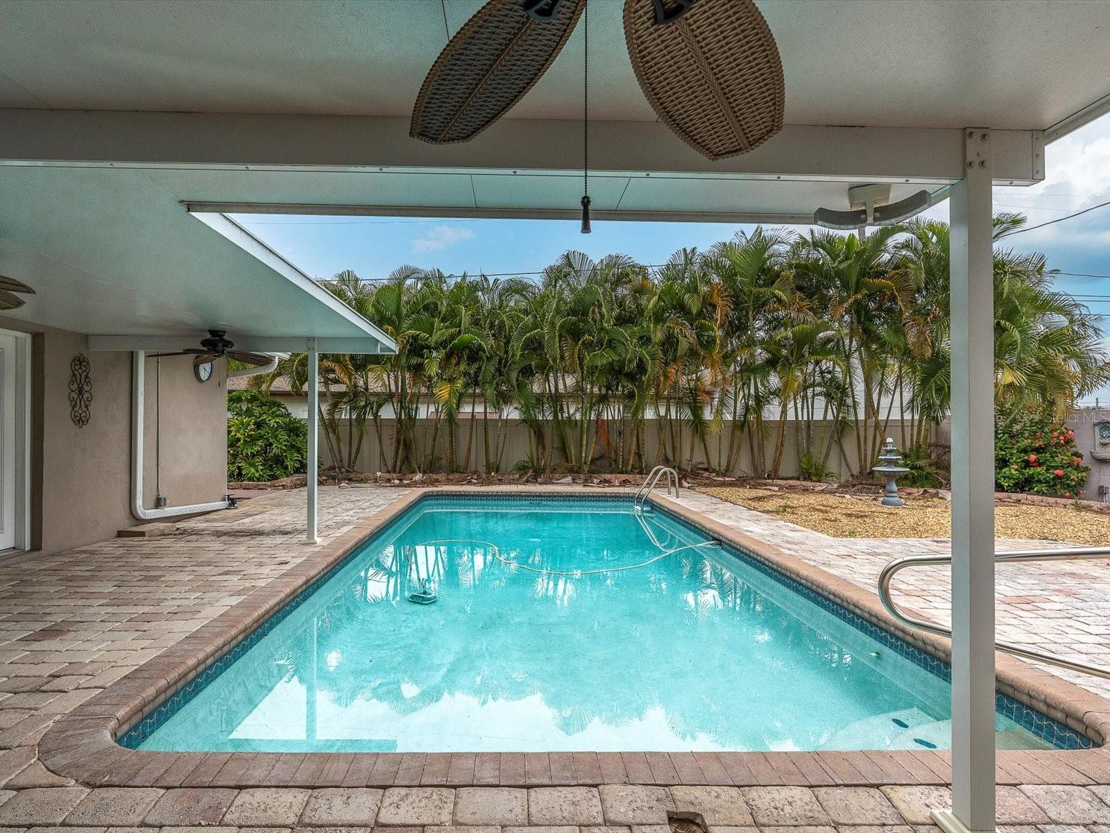 Listing photo id 26 for 8235 39th Avenue N