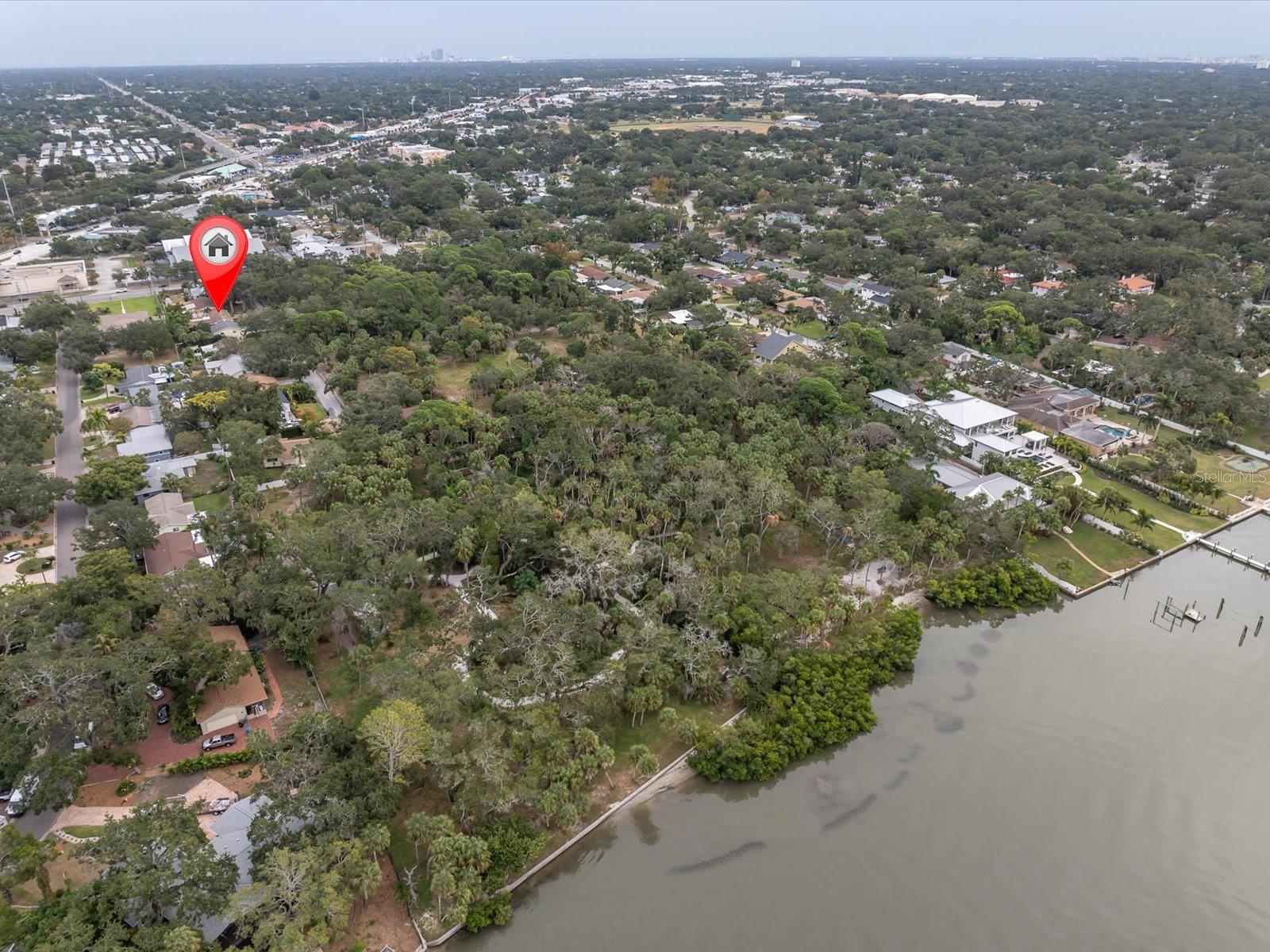 Listing photo id 29 for 8235 39th Avenue N