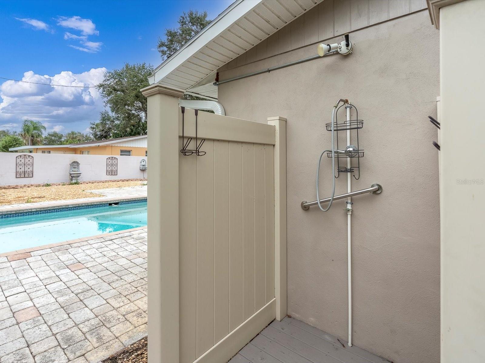 Listing photo id 32 for 8235 39th Avenue N