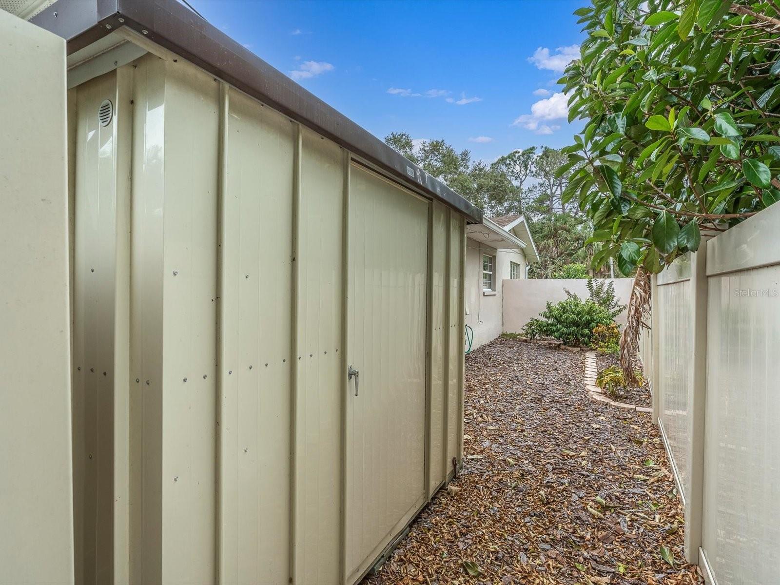 Listing photo id 33 for 8235 39th Avenue N