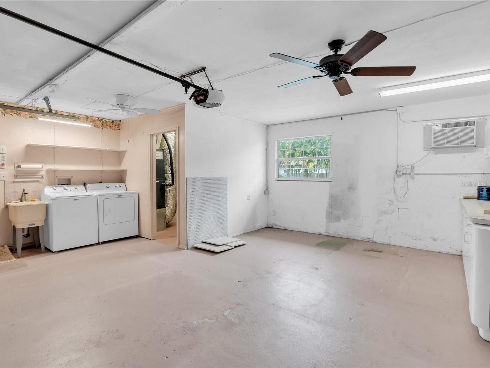 Listing photo id 36 for 8235 39th Avenue N