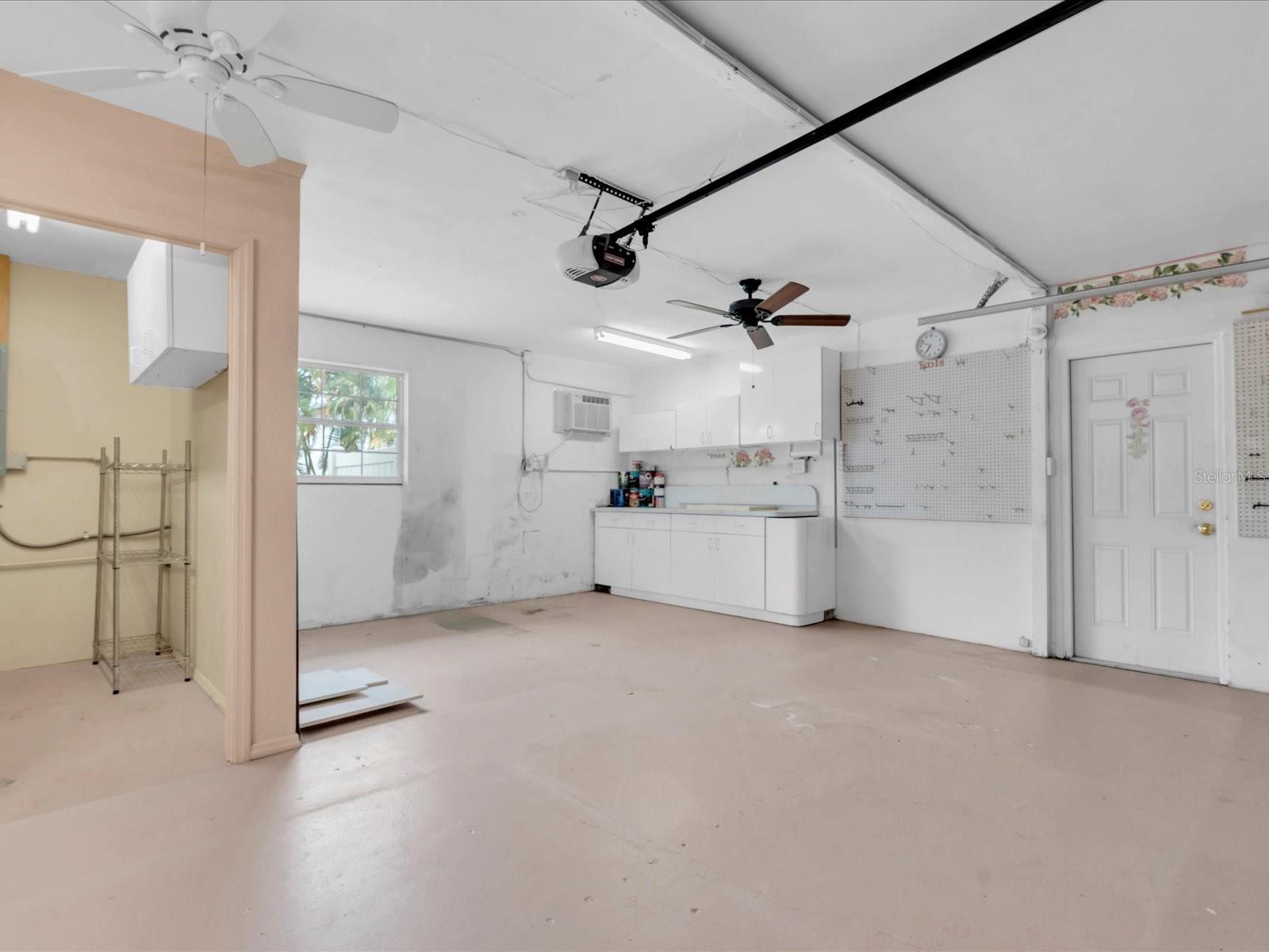 Listing photo id 37 for 8235 39th Avenue N