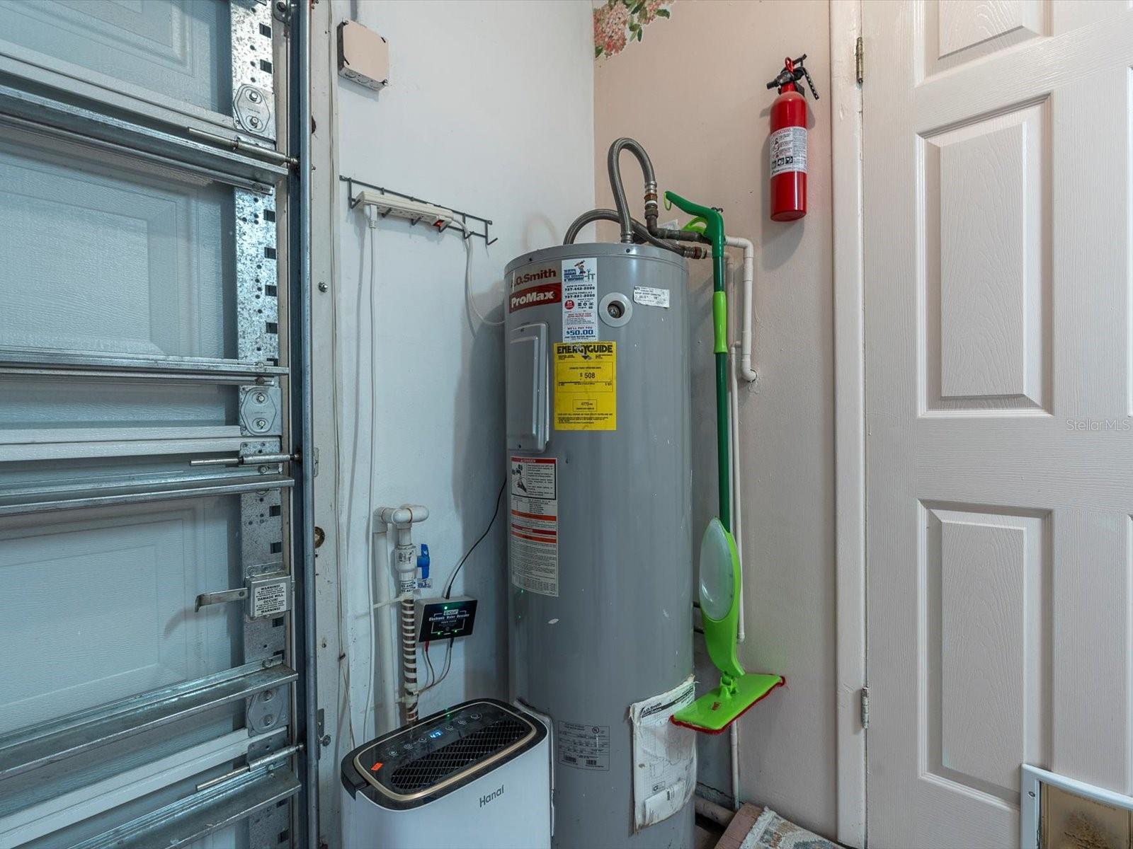 Listing photo id 38 for 8235 39th Avenue N