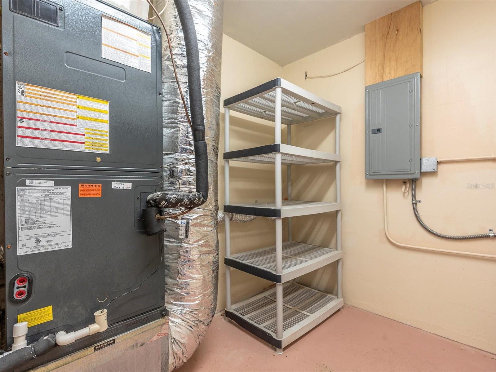 Listing photo id 39 for 8235 39th Avenue N