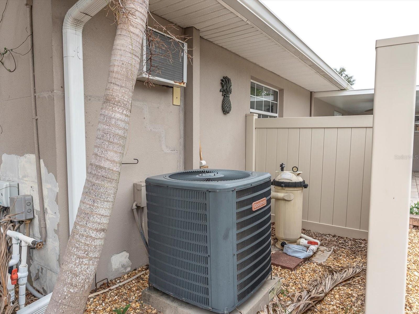 Listing photo id 40 for 8235 39th Avenue N