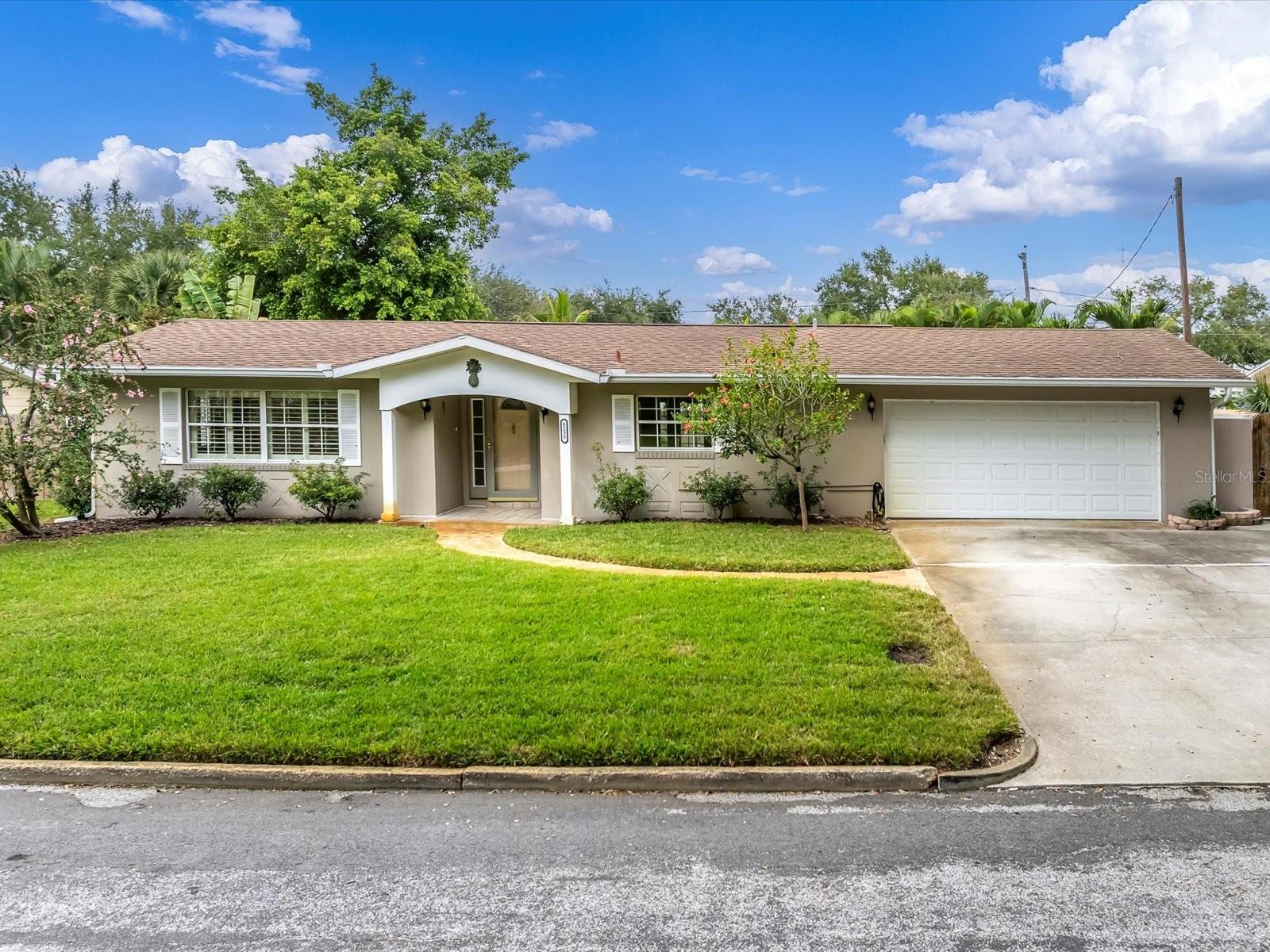 Listing photo id 42 for 8235 39th Avenue N