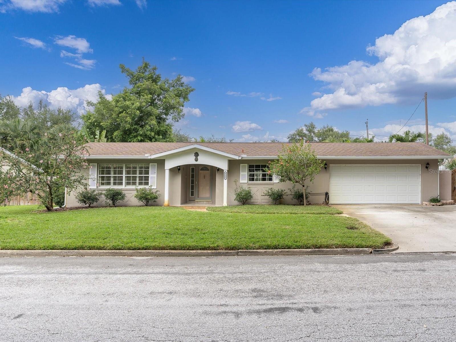 Listing photo id 43 for 8235 39th Avenue N