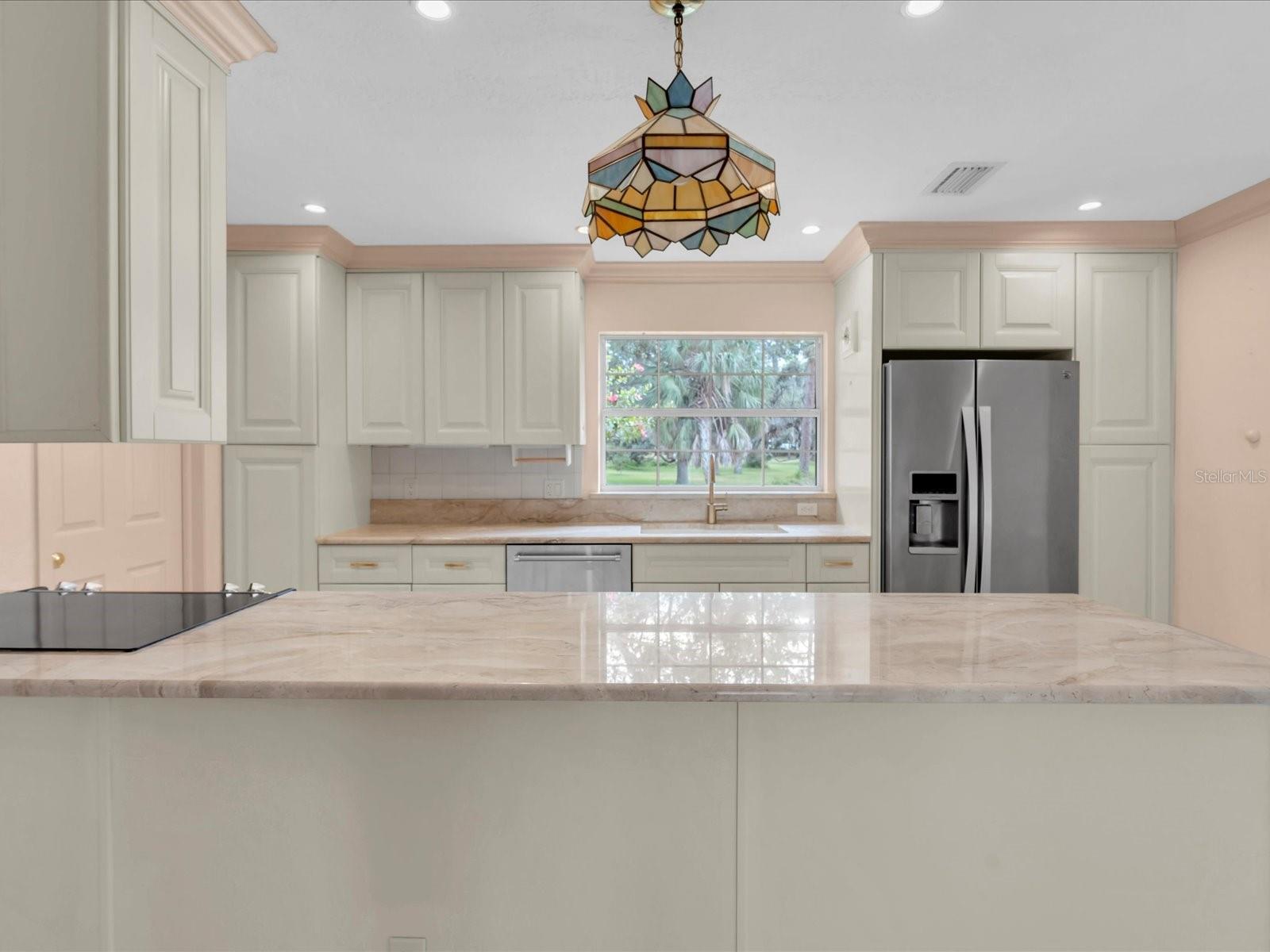 Listing photo id 4 for 8235 39th Avenue N