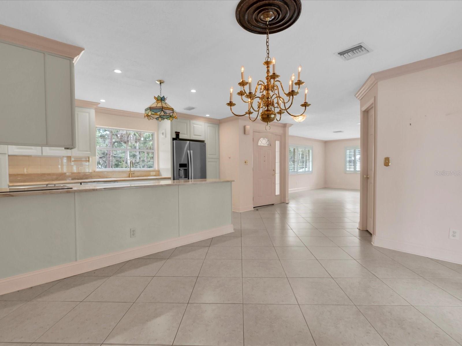 Listing photo id 7 for 8235 39th Avenue N