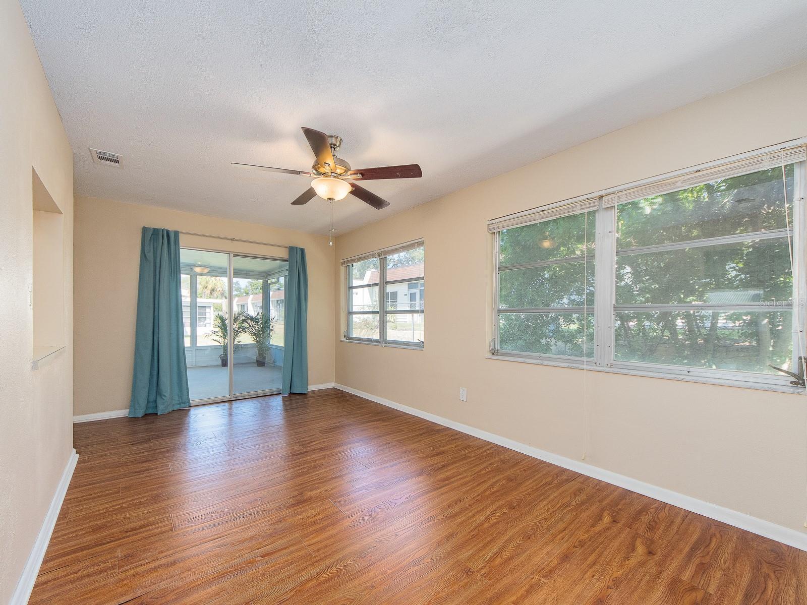 Image 10 of 30 For 9157 140th Way