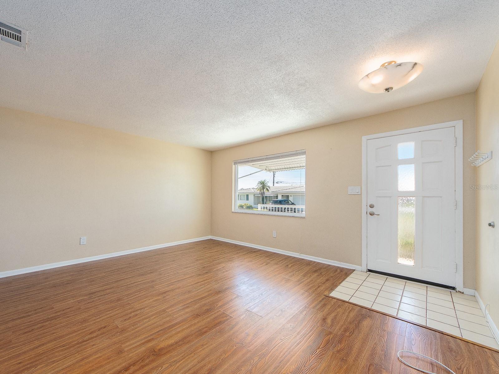 Image 5 of 30 For 9157 140th Way