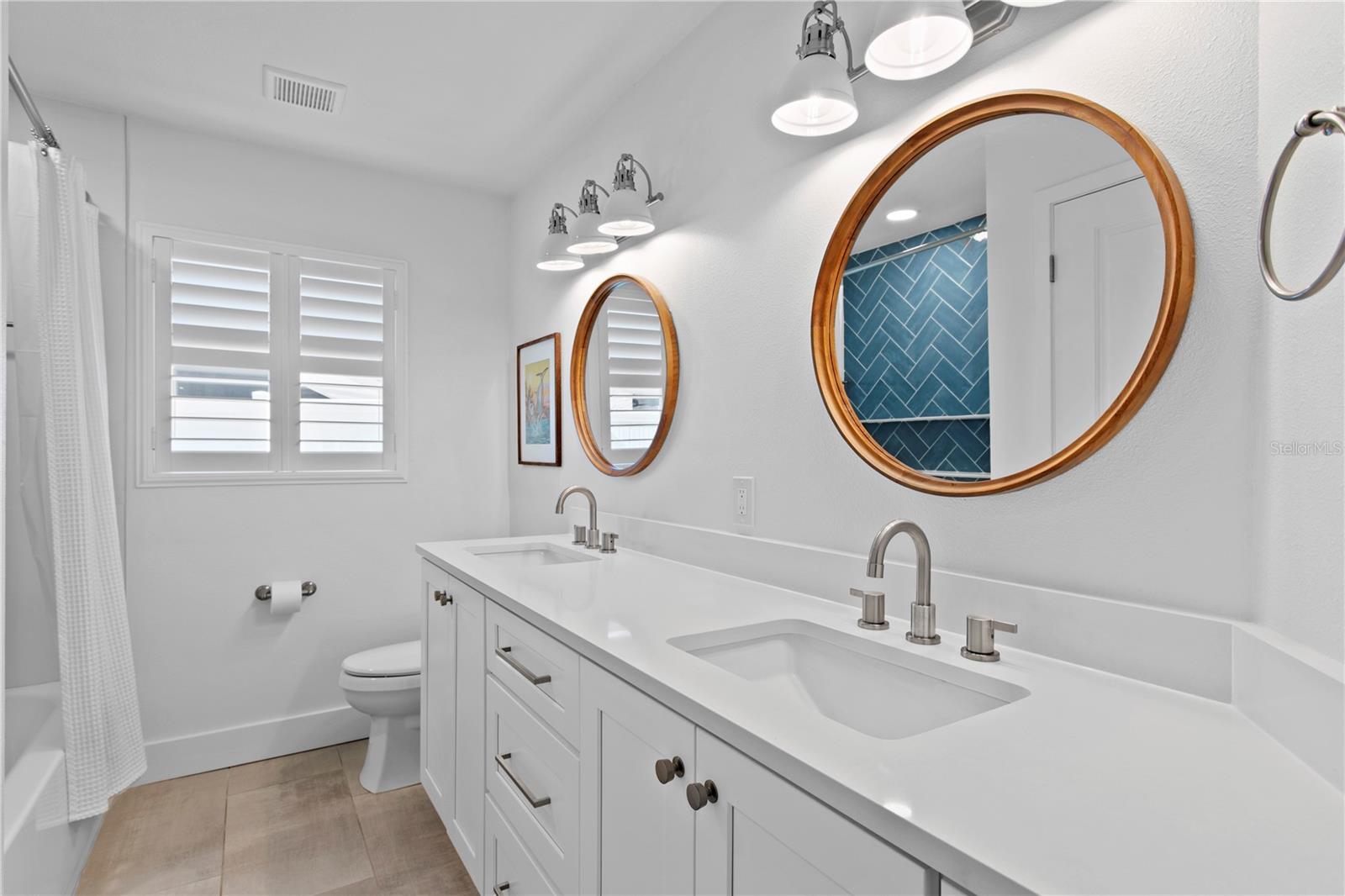 Image 28 of 88 For 1425 50th Avenue Ne