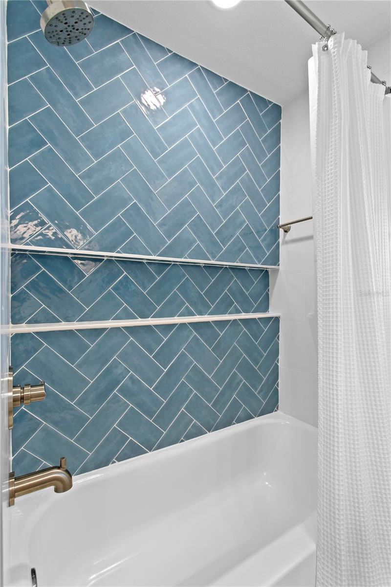 Image 29 of 88 For 1425 50th Avenue Ne