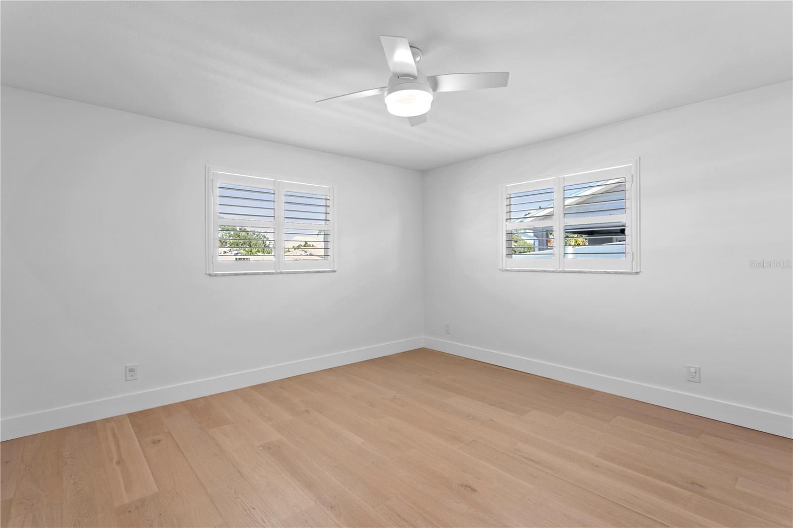 Image 32 of 88 For 1425 50th Avenue Ne