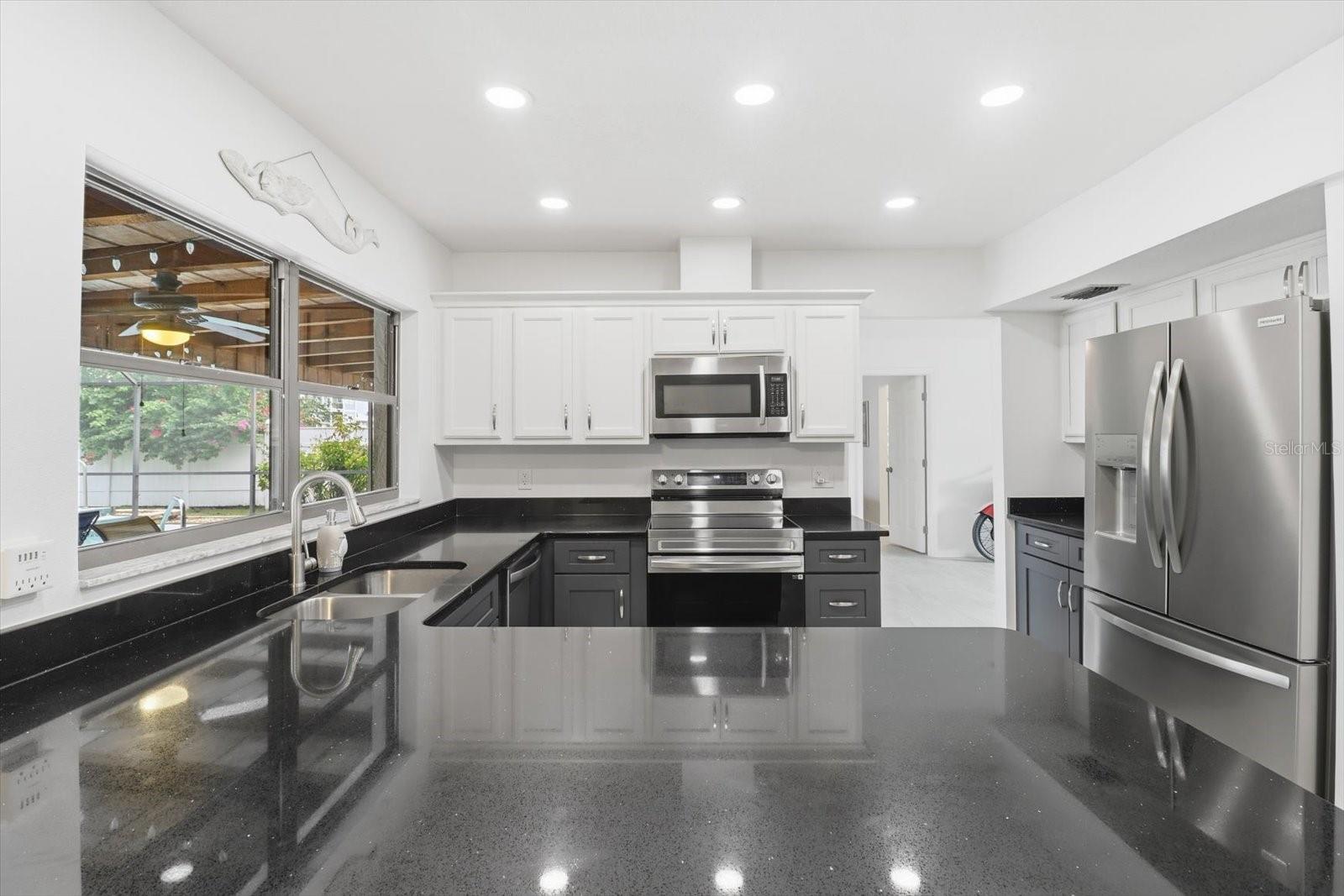 Listing photo id 9 for 11831 Sunnybrook Court