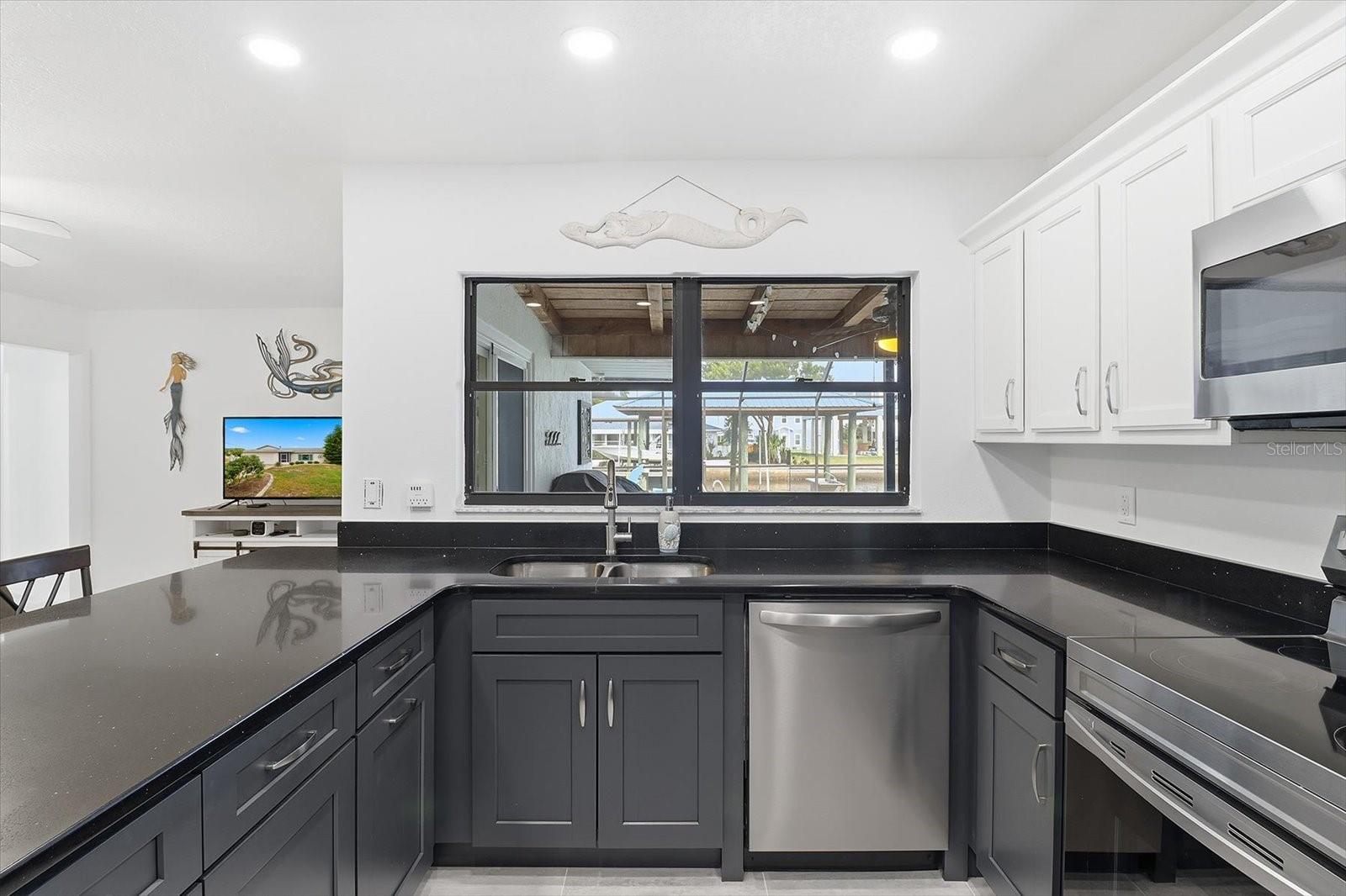 Listing photo id 11 for 11831 Sunnybrook Court