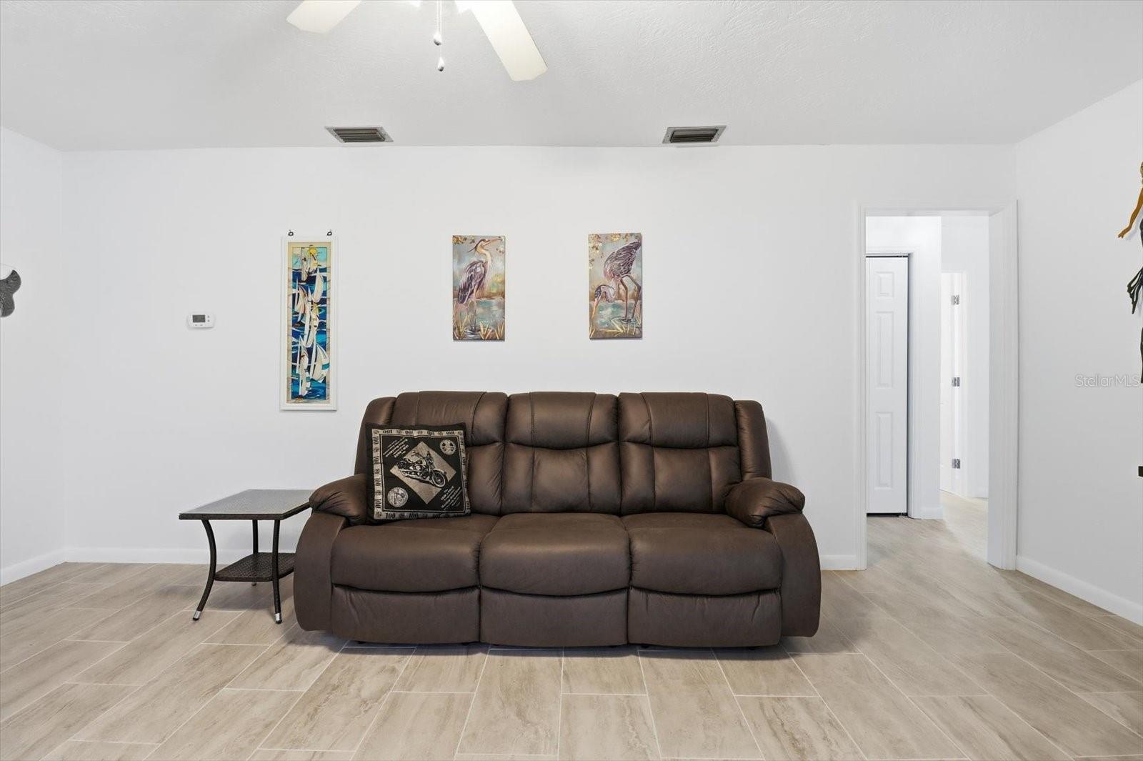 Listing photo id 12 for 11831 Sunnybrook Court