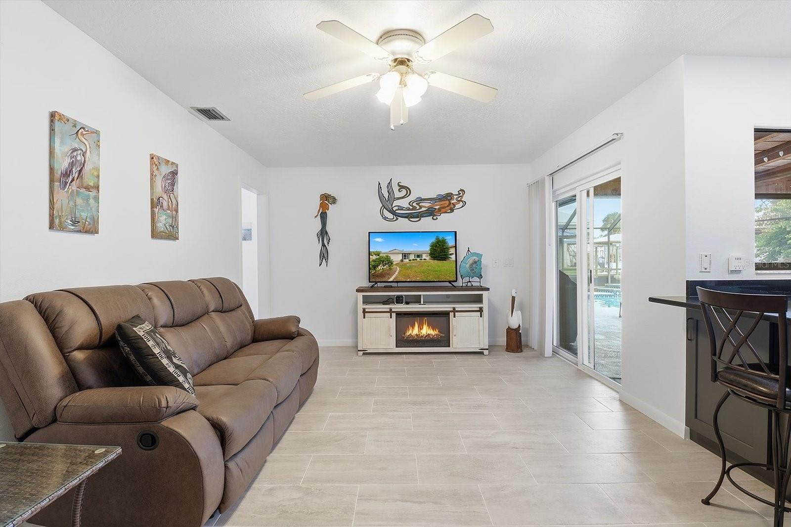 Listing photo id 6 for 11831 Sunnybrook Court