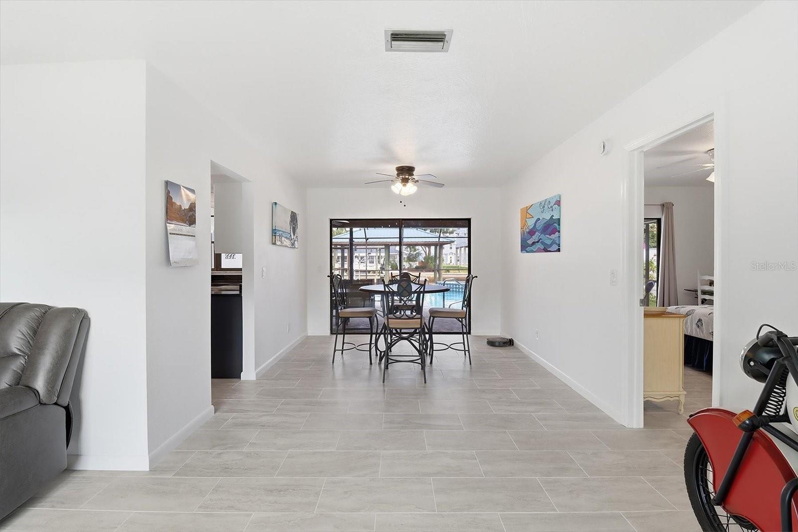 Listing photo id 7 for 11831 Sunnybrook Court