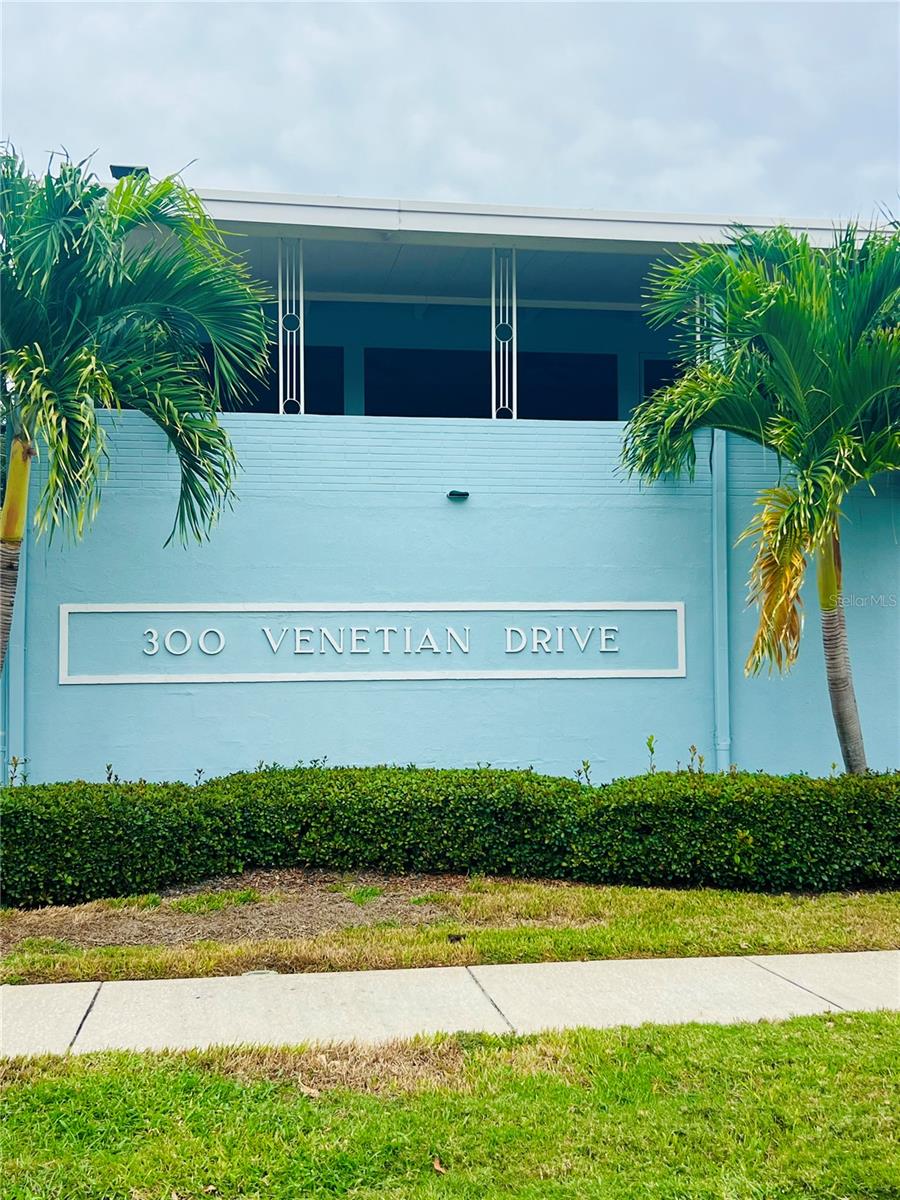 Image 3 of 16 For 300 Venetian Drive 4