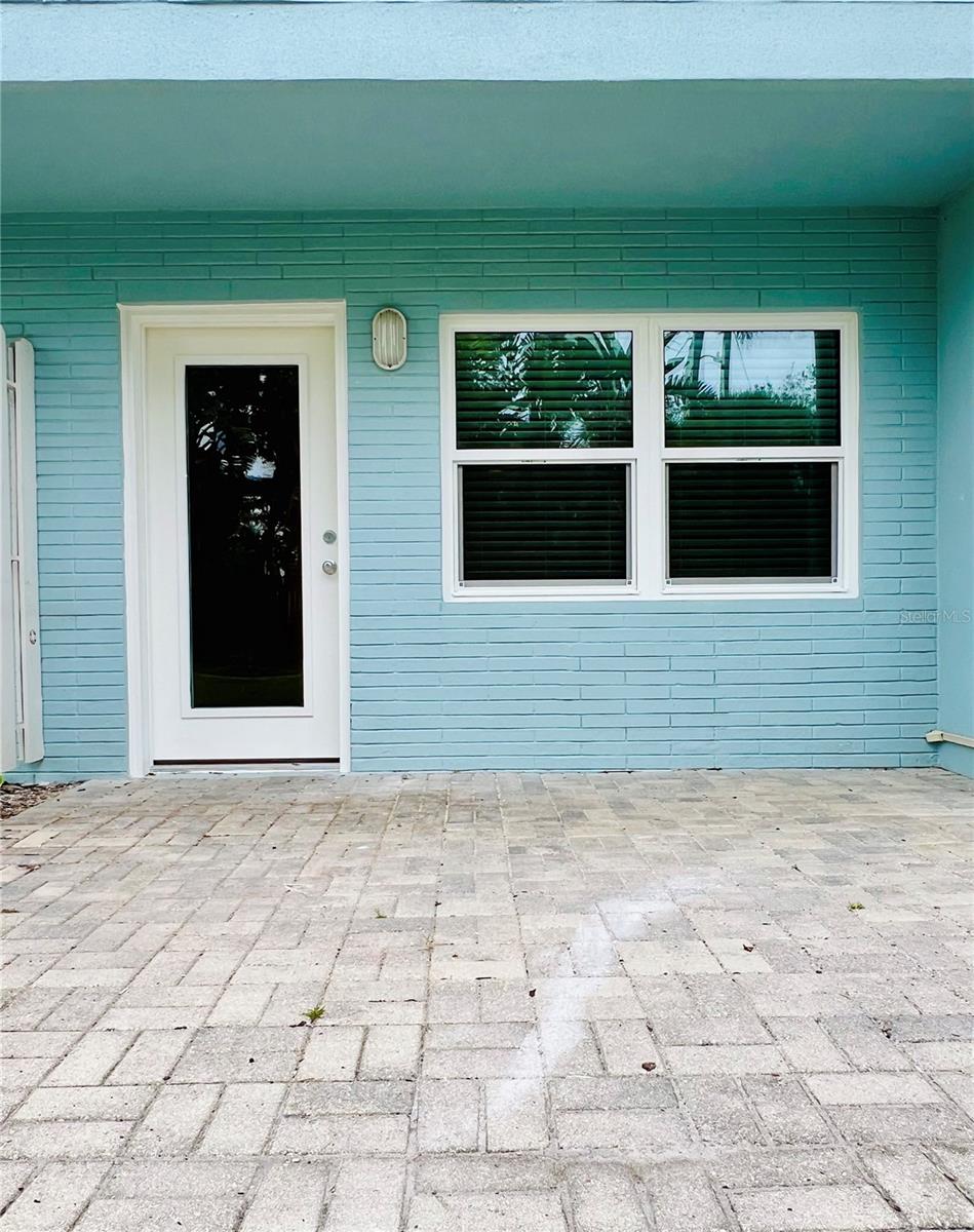 Image 6 of 16 For 300 Venetian Drive 4