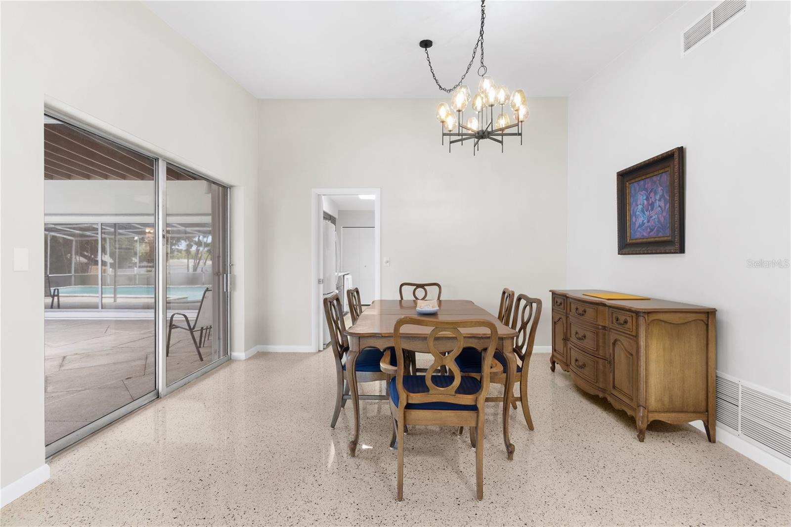 Image 12 of 27 For 904 San Remo Avenue