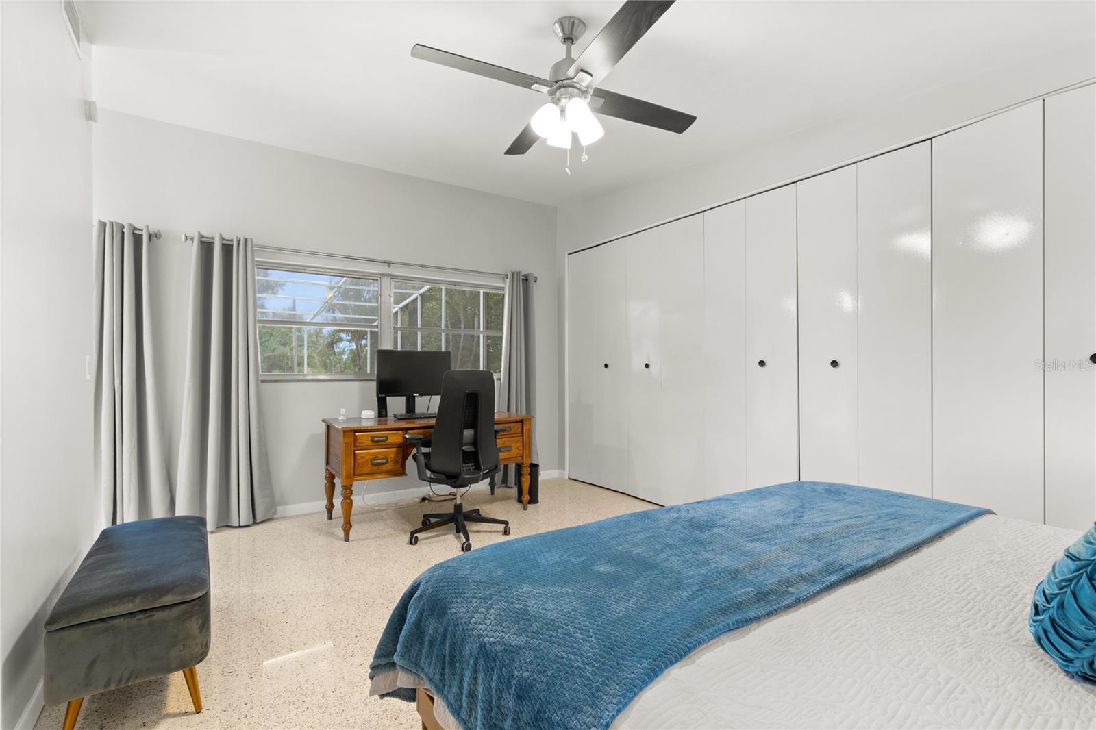 Image 14 of 27 For 904 San Remo Avenue