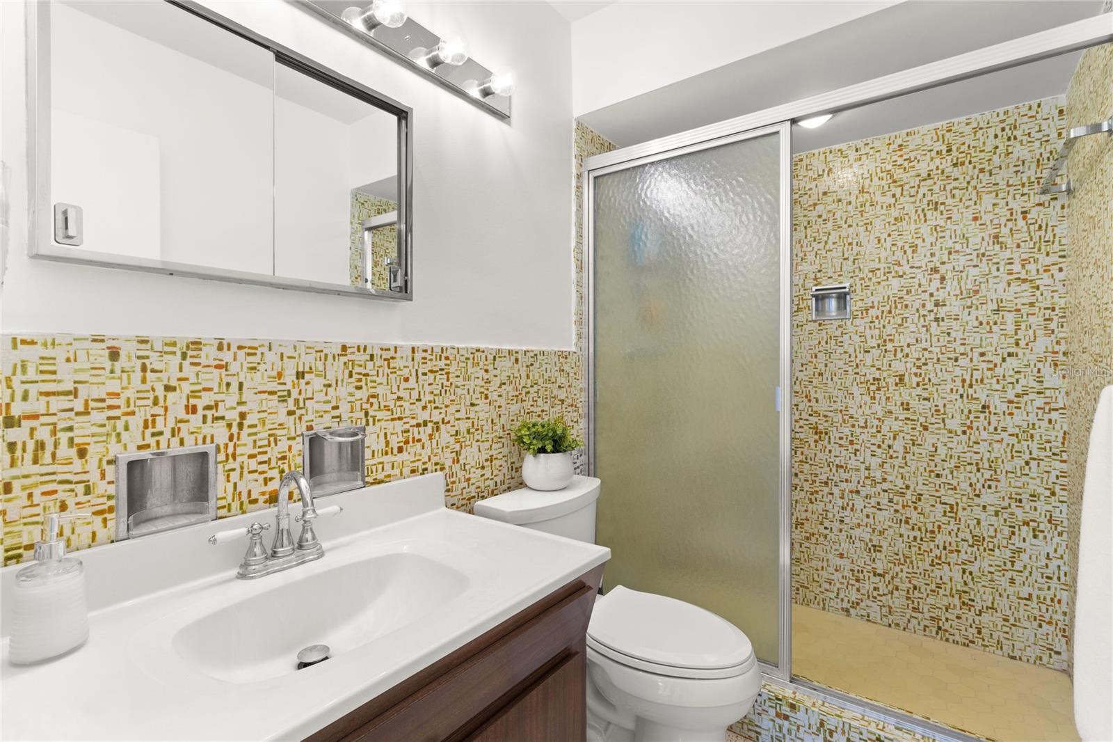 Image 19 of 27 For 904 San Remo Avenue