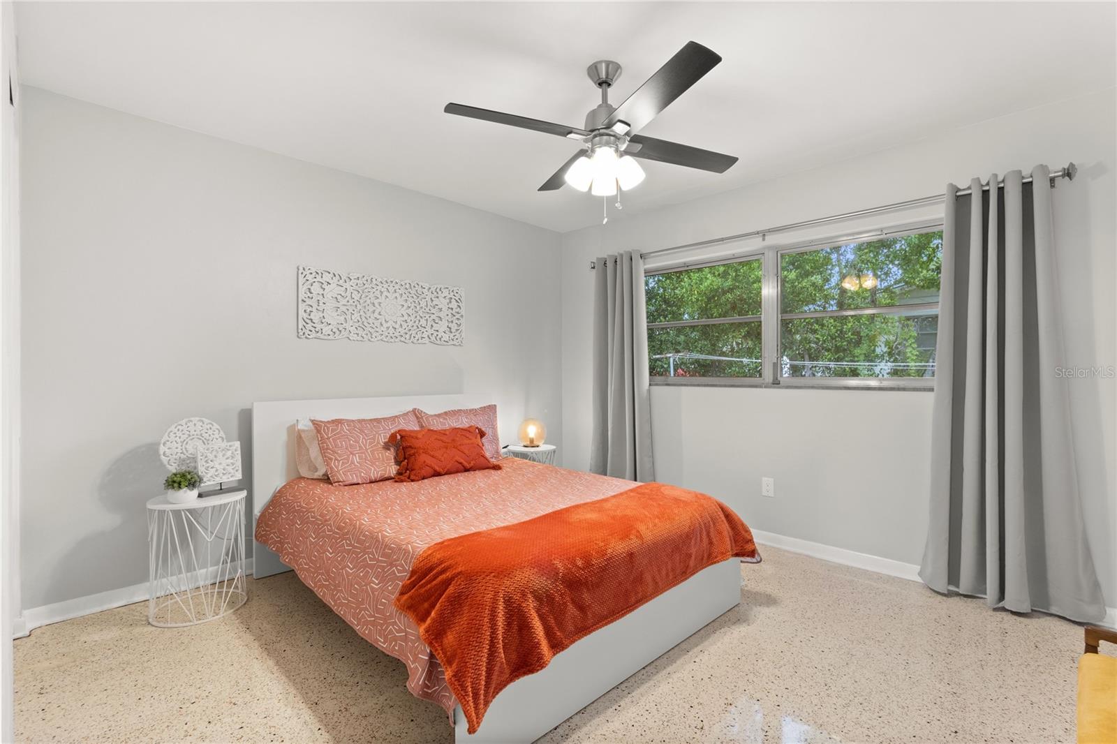 Image 20 of 27 For 904 San Remo Avenue