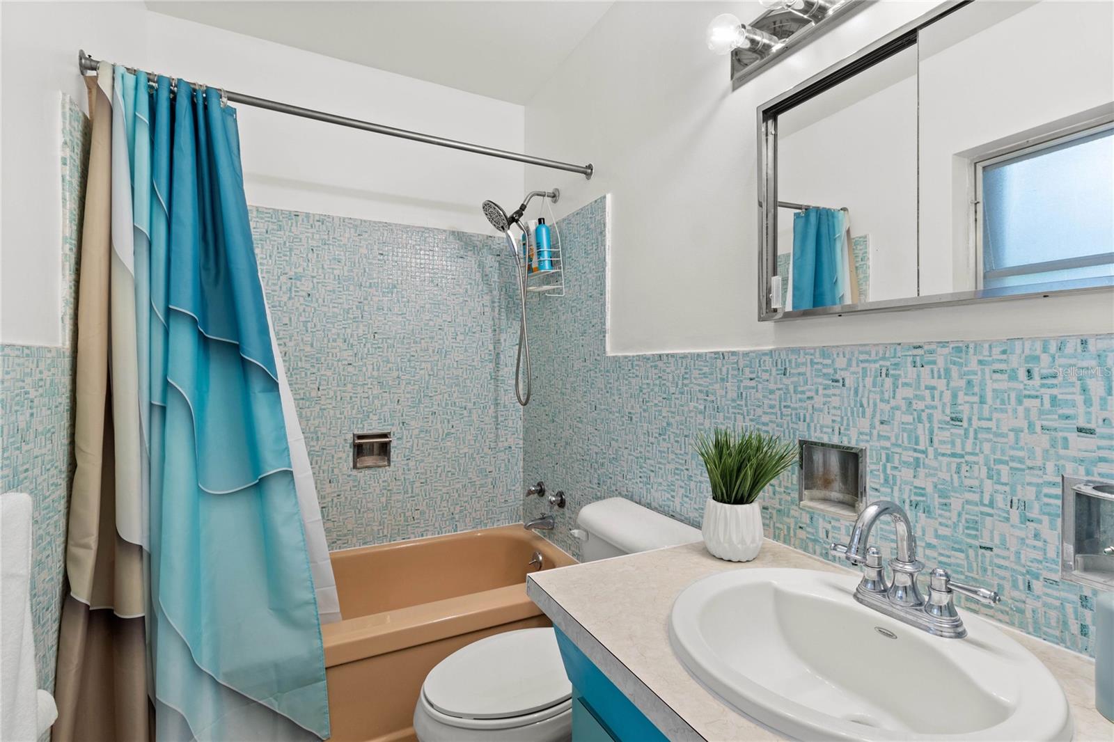 Image 22 of 27 For 904 San Remo Avenue