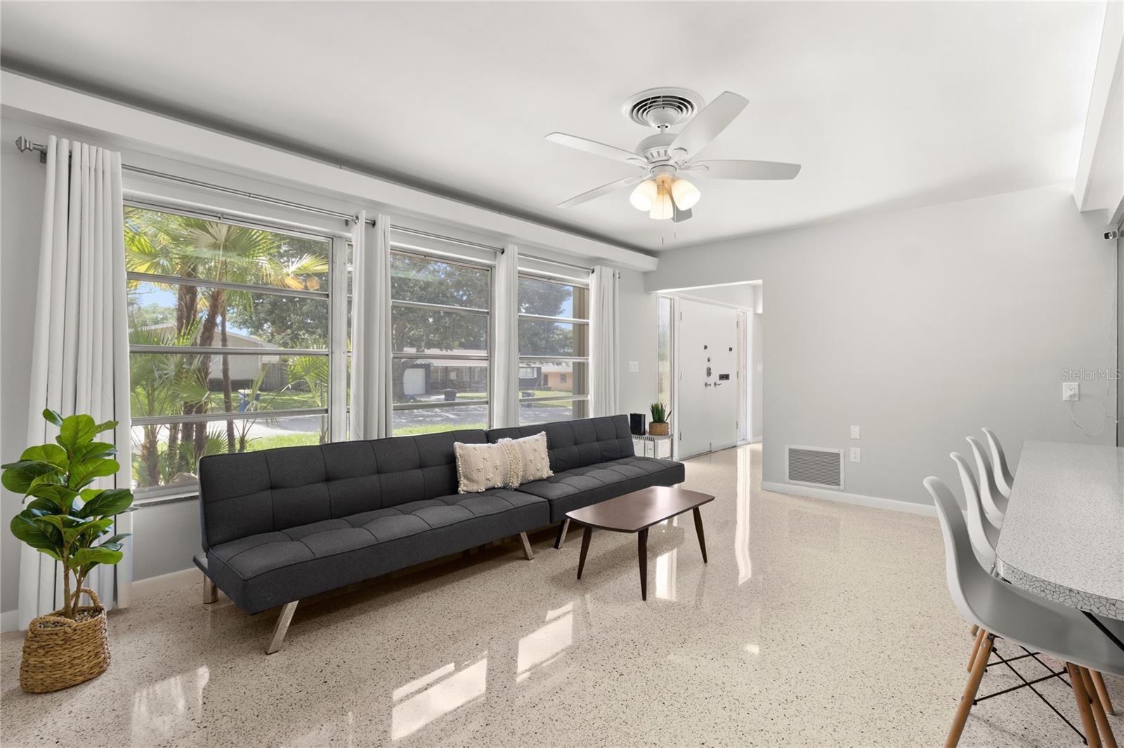 Image 7 of 27 For 904 San Remo Avenue