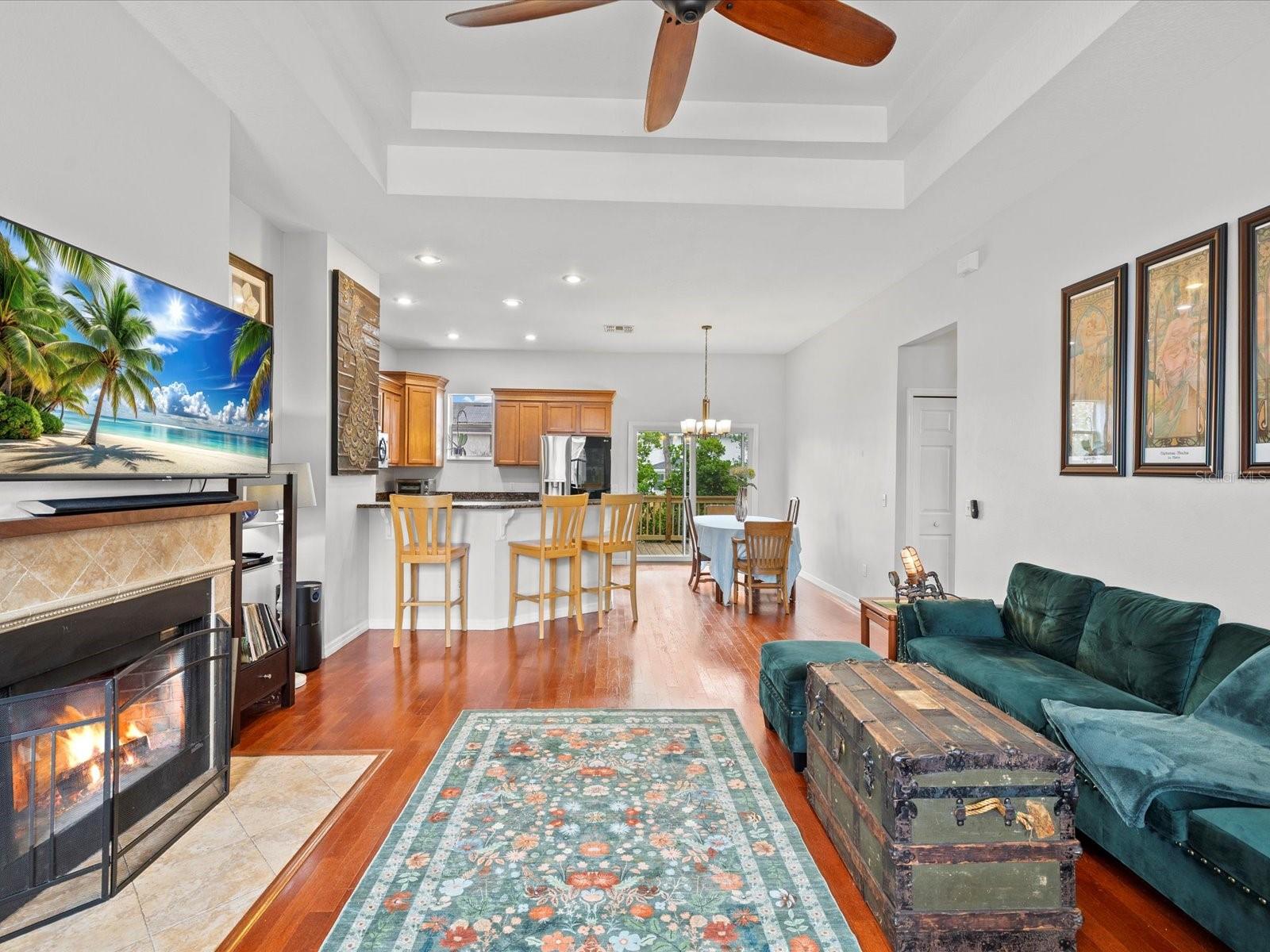 Listing photo id 0 for 404 Chelsea Street