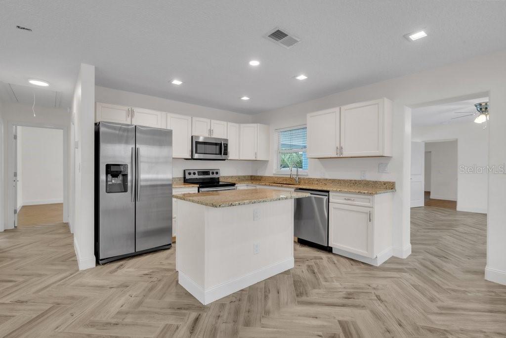 Image 11 of 51 For 1915 7th Avenue W