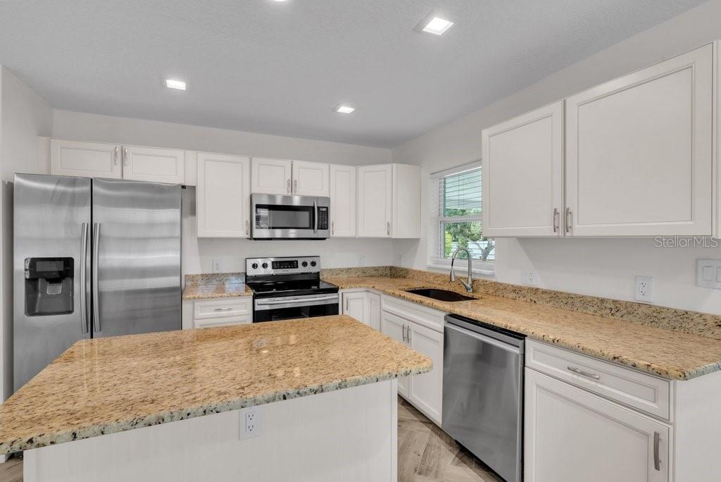 Image 12 of 51 For 1915 7th Avenue W