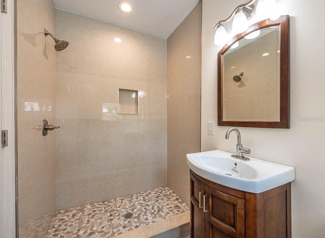 Image 15 of 51 For 1915 7th Avenue W