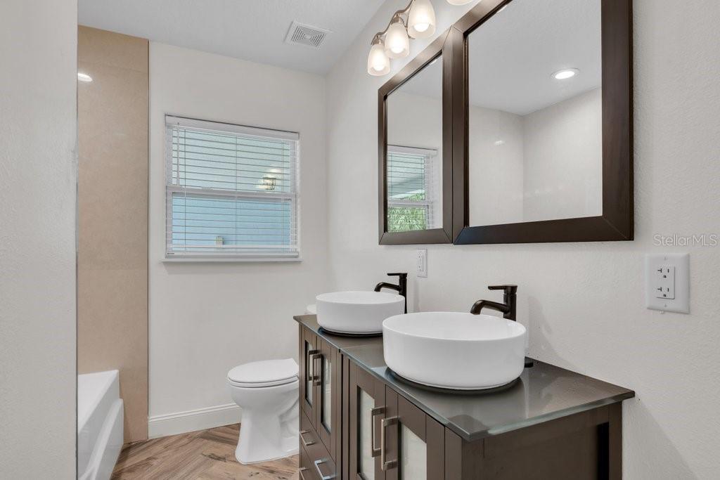 Image 18 of 51 For 1915 7th Avenue W