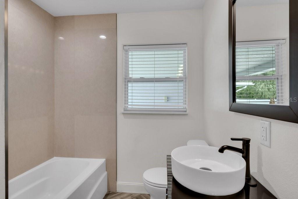 Image 19 of 51 For 1915 7th Avenue W