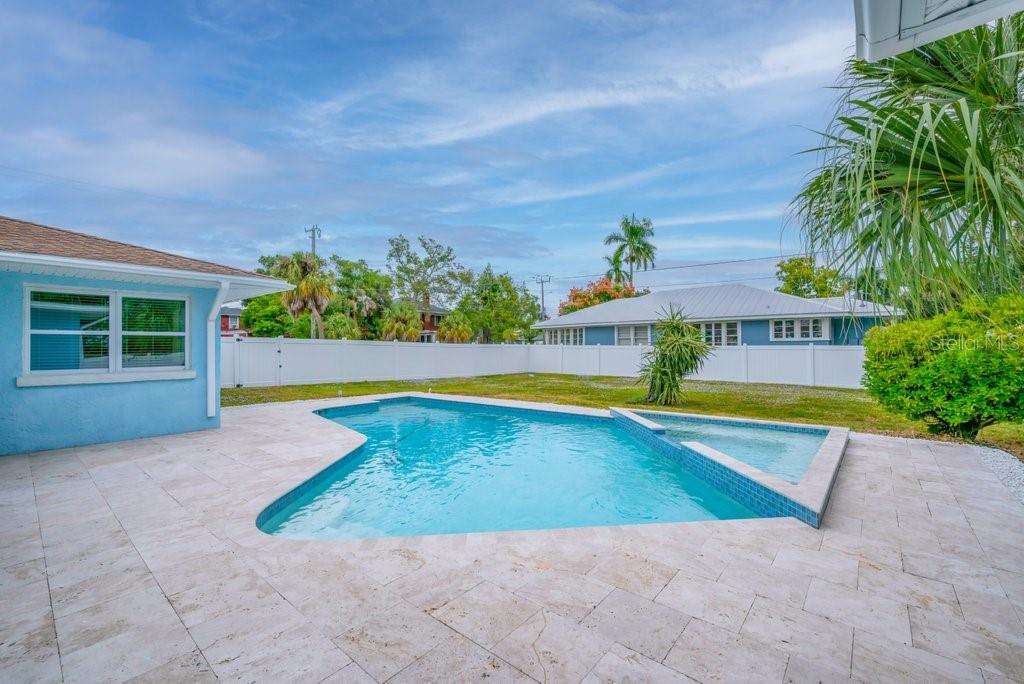 Image 22 of 51 For 1915 7th Avenue W