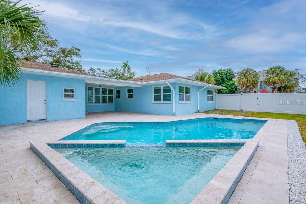 Image 23 of 51 For 1915 7th Avenue W