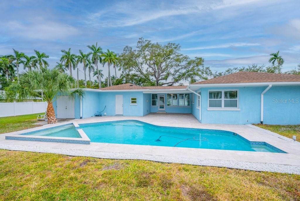 Image 24 of 51 For 1915 7th Avenue W