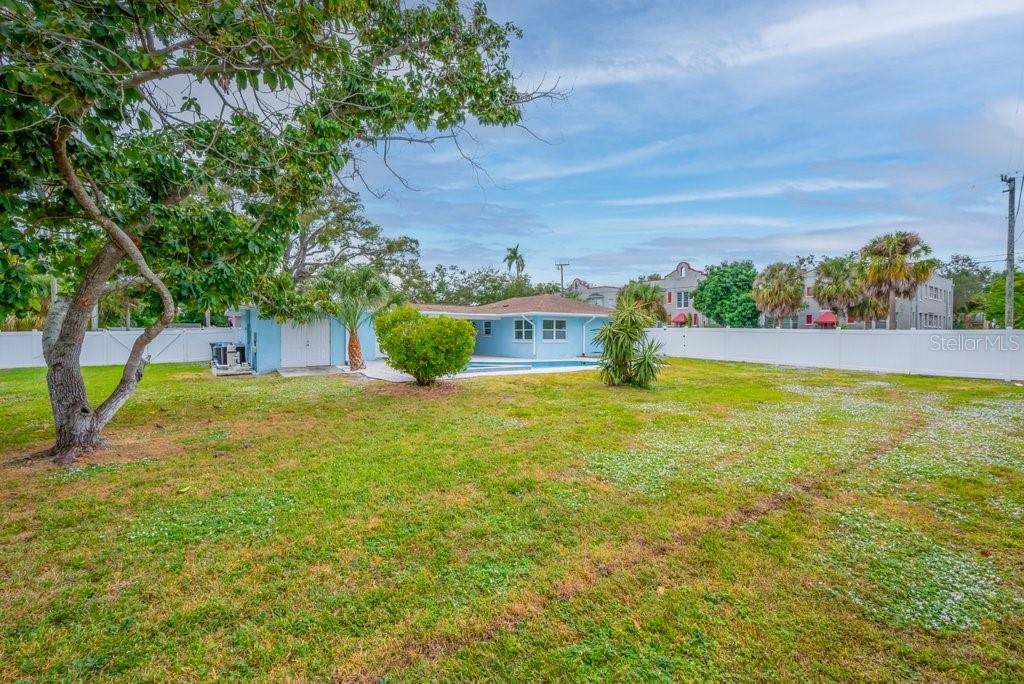 Image 29 of 51 For 1915 7th Avenue W