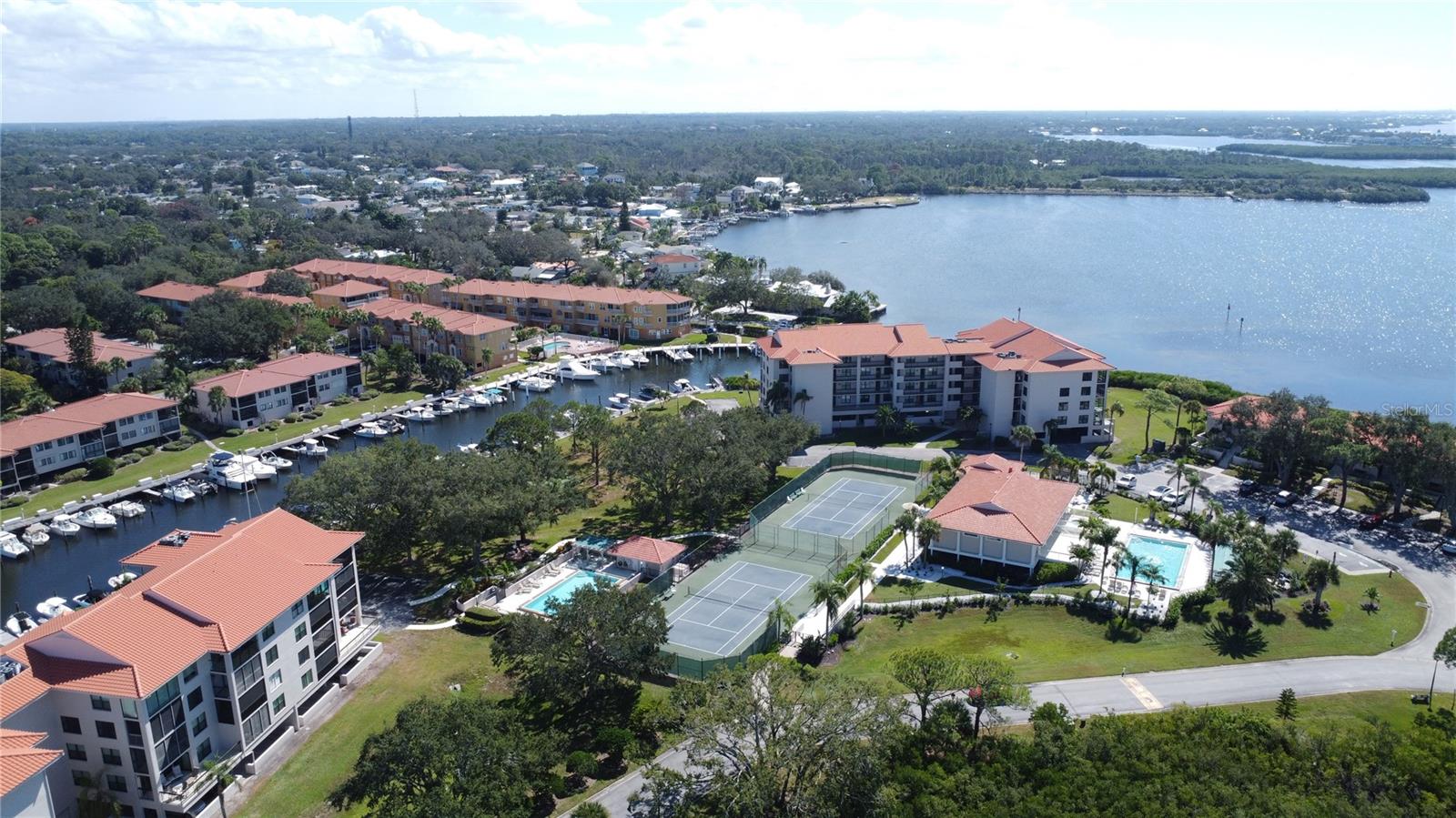 Image 18 of 30 For 1813 Mariner Drive 147