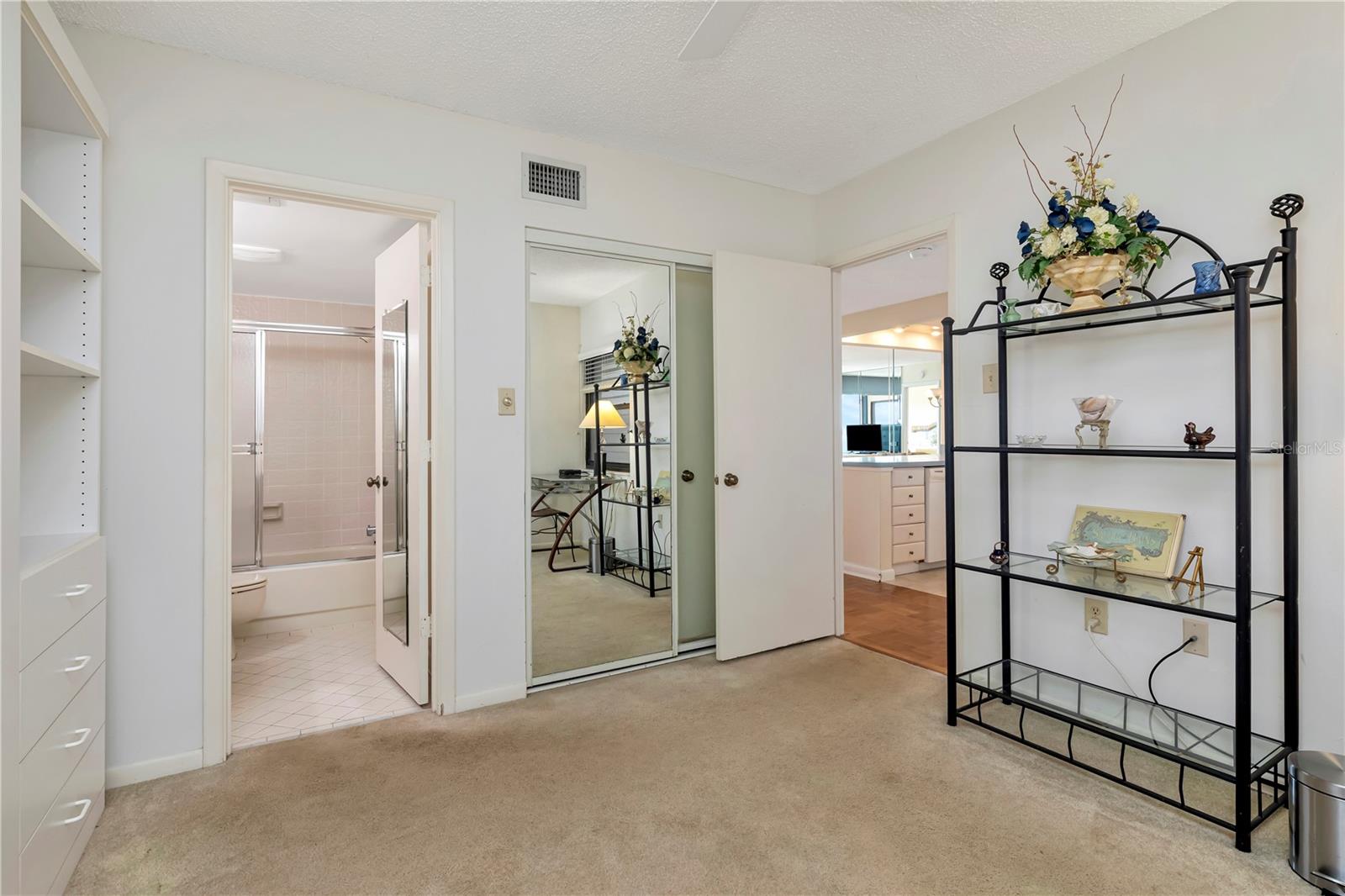 Image 9 of 30 For 1813 Mariner Drive 147