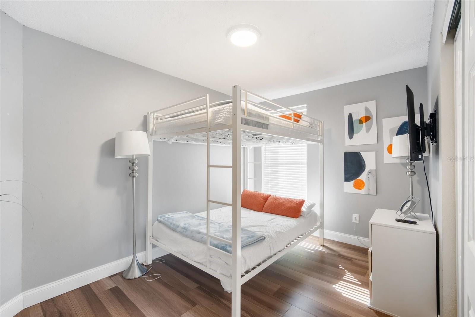 Listing photo id 15 for 7101 18th Street