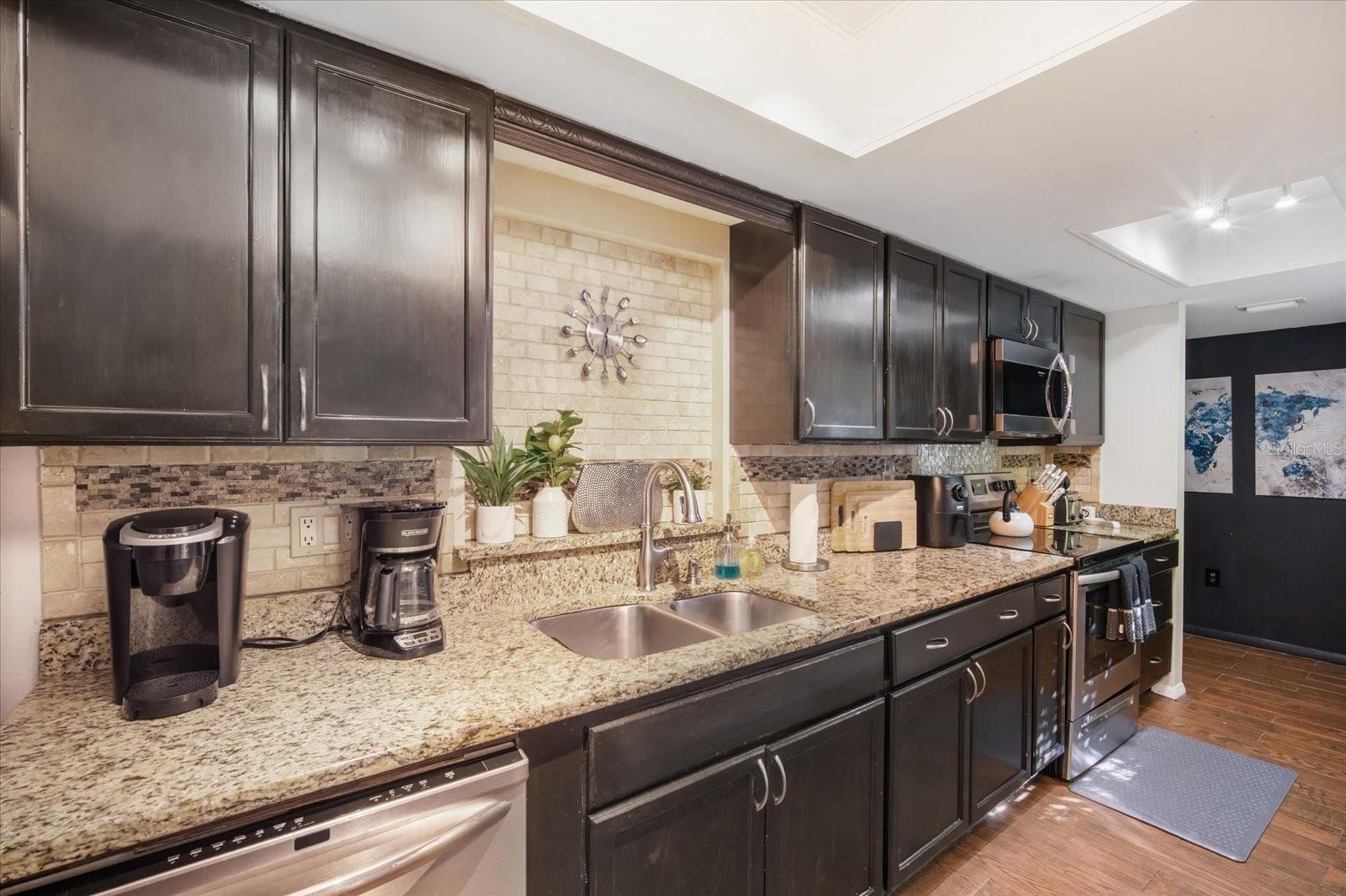 Listing photo id 5 for 7101 18th Street