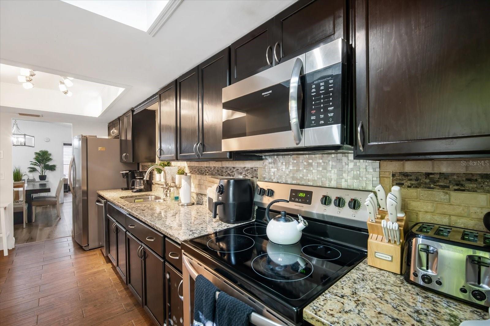 Listing photo id 7 for 7101 18th Street