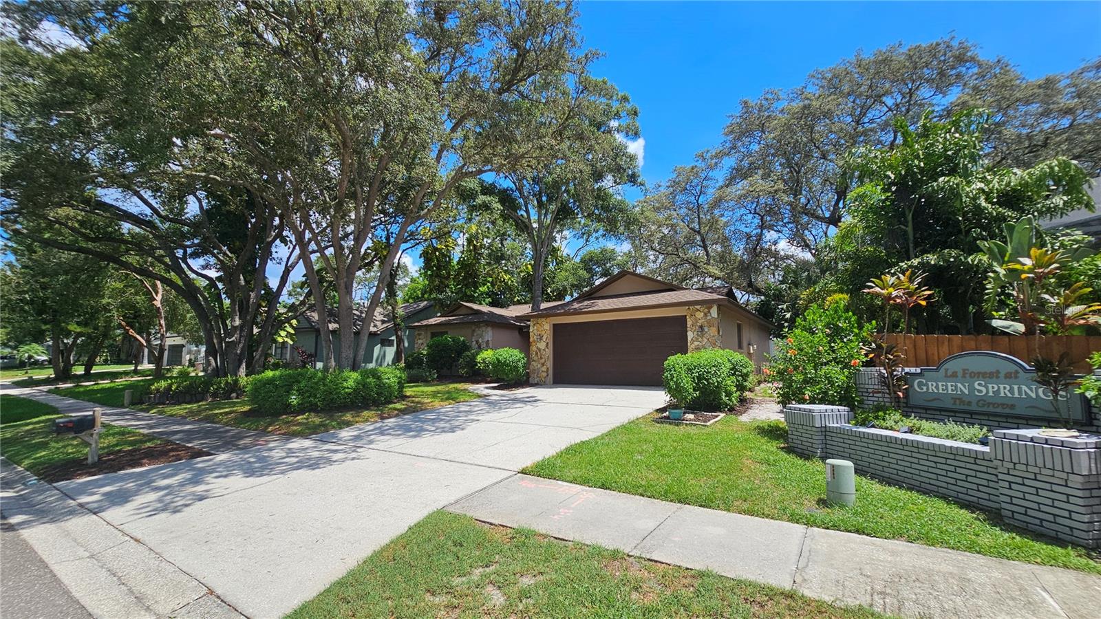 Image 4 of 96 For 2401 Country Trails Drive