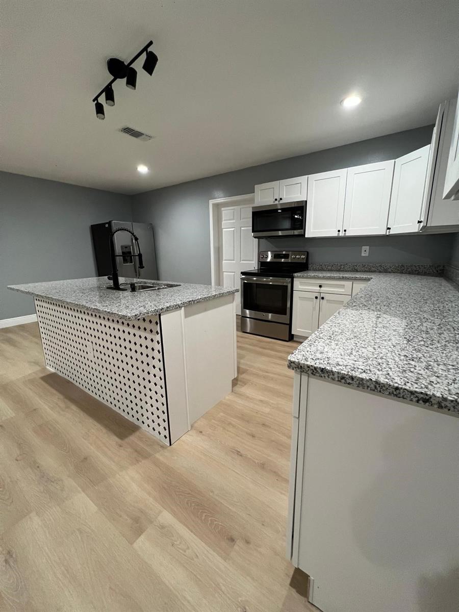 Image 4 of 15 For 2211 54th Avenue Drive W